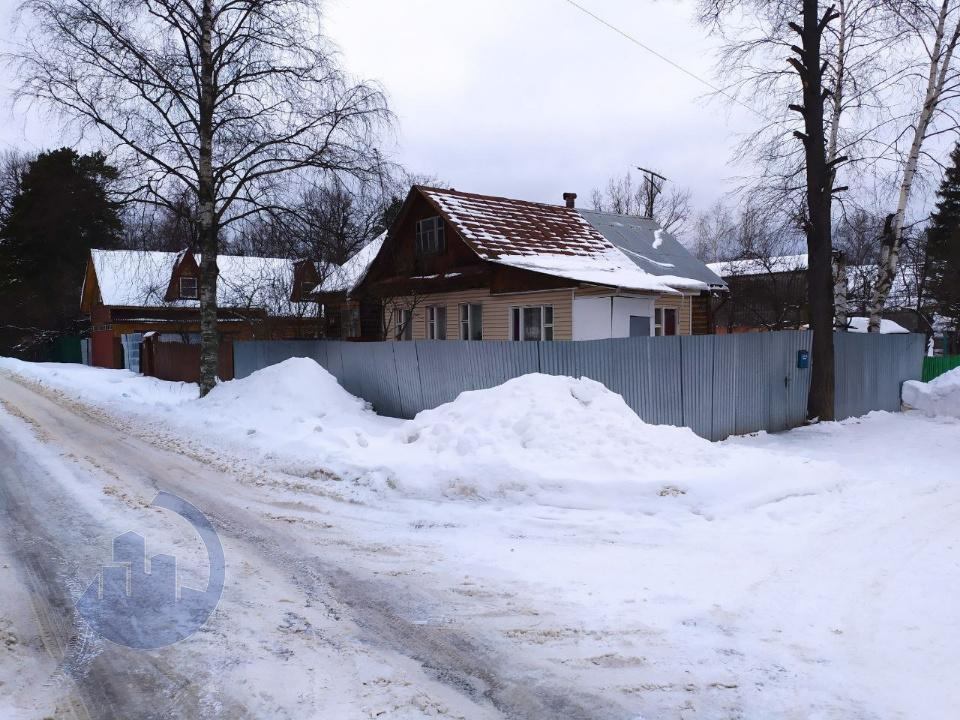 Продается часть дома (12) c участком. В дом заведен газ, электричество, вода. Все удобства в доме. Асфальтированный подъезд,парковка.

Отличное место для жизни и отдыха! 4 км до мкад, удобный выезд в Москву, по Горьковскому или Носовихинскому шоссе. Остановка общественного транспорта рядом с домом. 